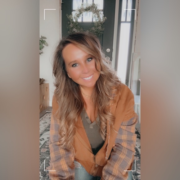 Meet your Posher, Kristin - Picture 3 of 3